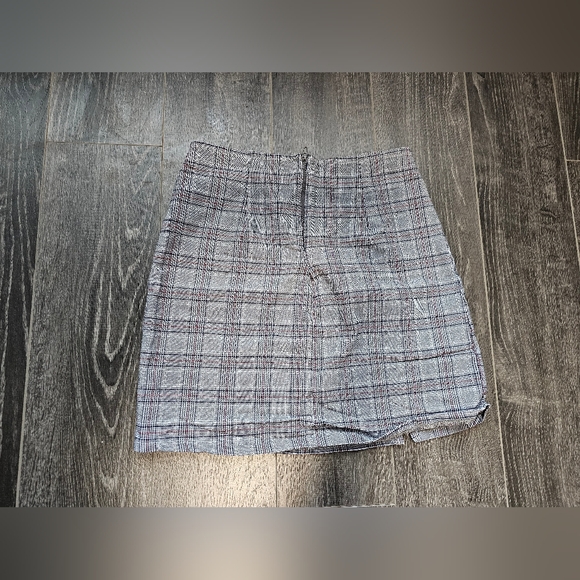 Winsor Plaid Skirt. Medium - Picture 3 of 3